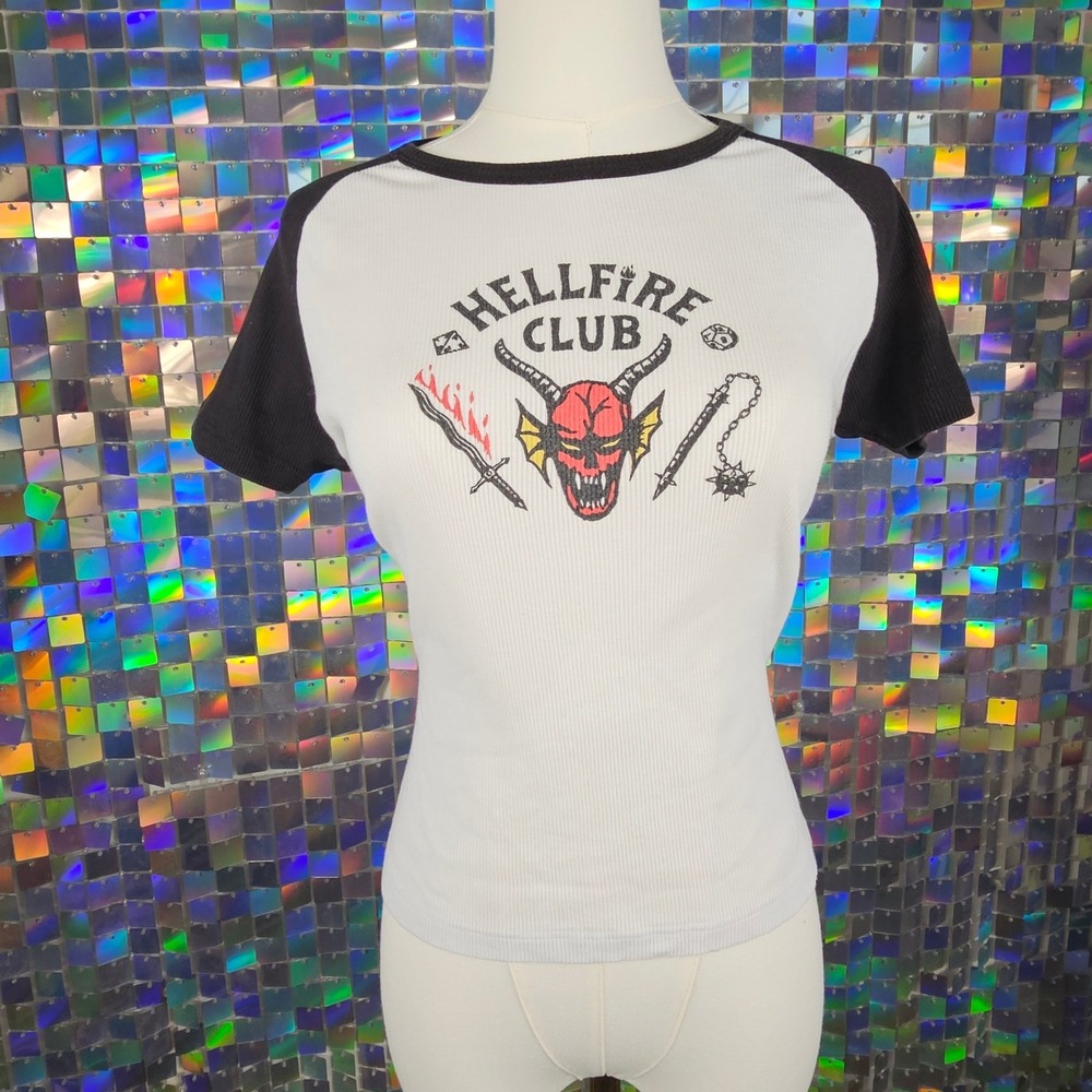 Netflix Stranger Things Hellfire Club Graphic T Shirt Womens‎ L